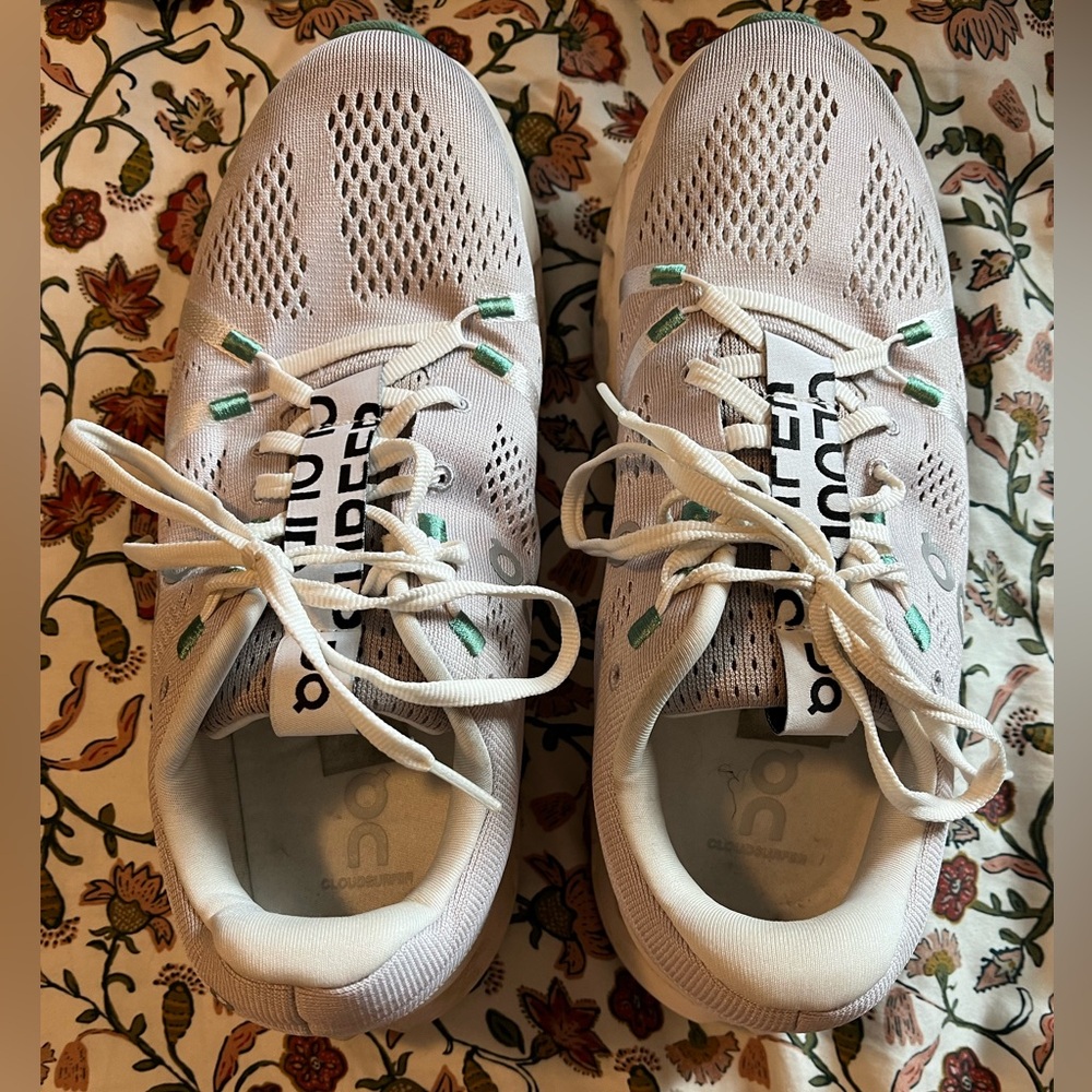 On Running Women’s Cloudsurfer Running Shoes/Sneakers, Size 8.5